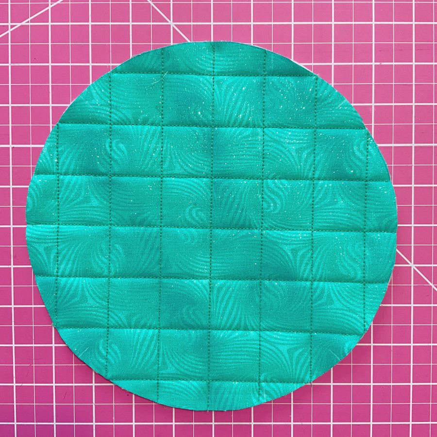 the finished back circle with all quilting lines done