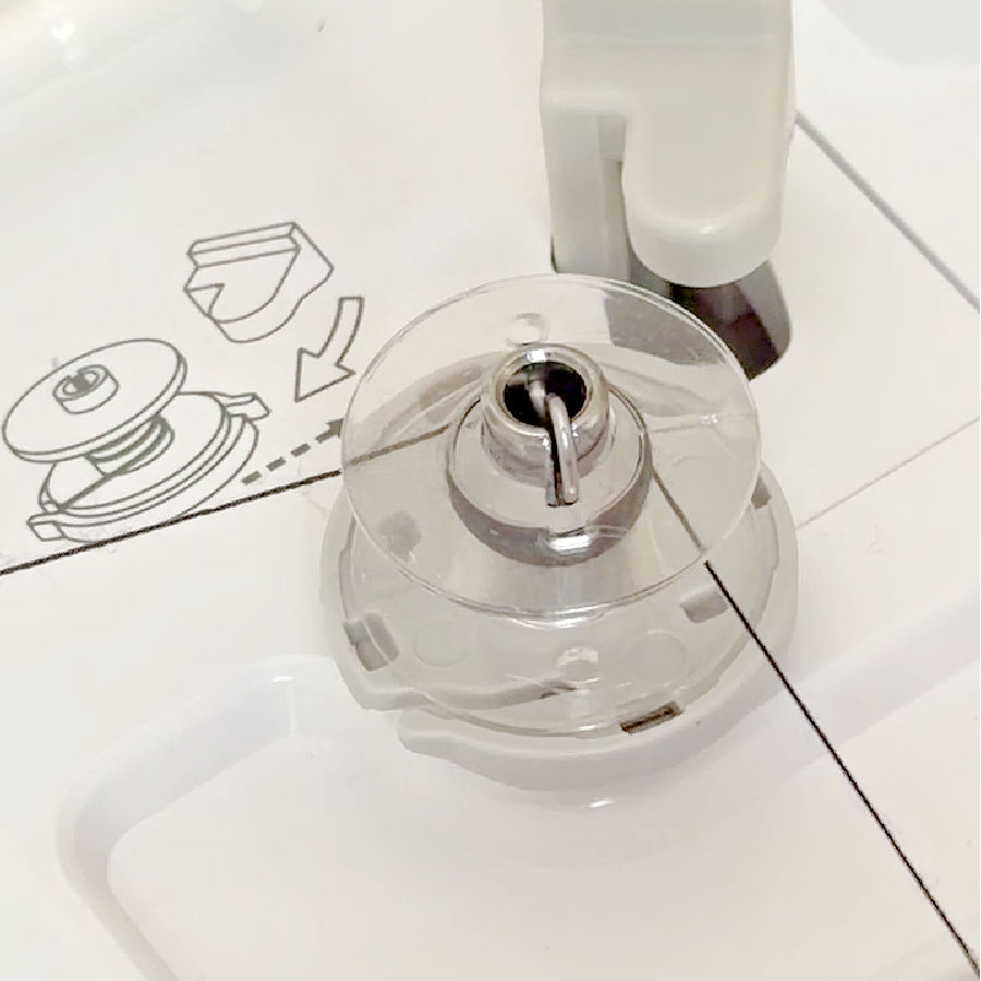 the thread being wound on a bobbin before the winding mechanism starts