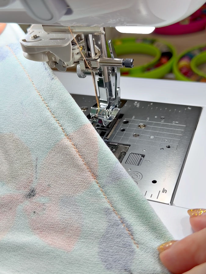 the resulting stitch on lightweight rayon knit looks good