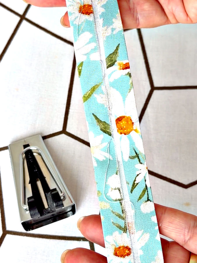 bias tape made out of cotton has a gap between the two folds