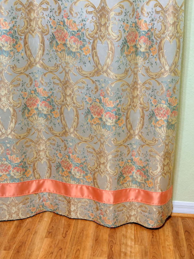 image of a curtain which has in insert mader using the method from the article
